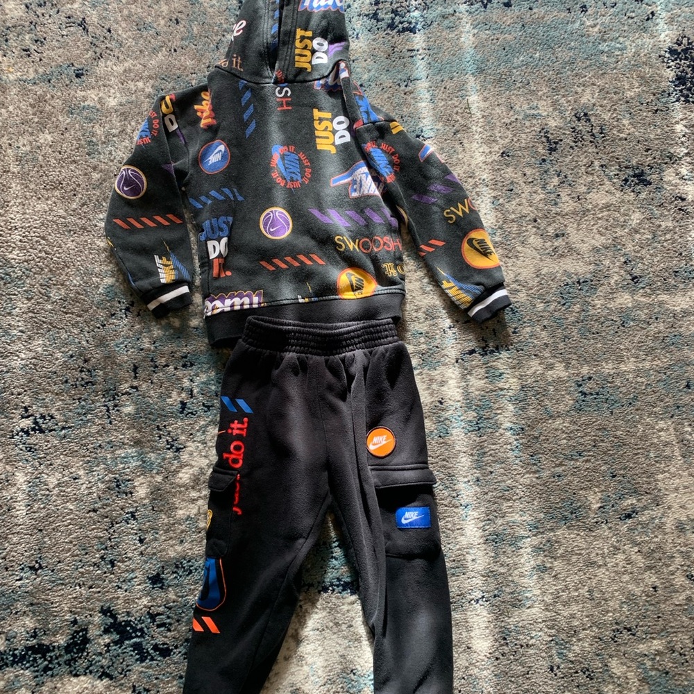 Nike Black Hoodie & Joggers set with Colorful Print Size 4T